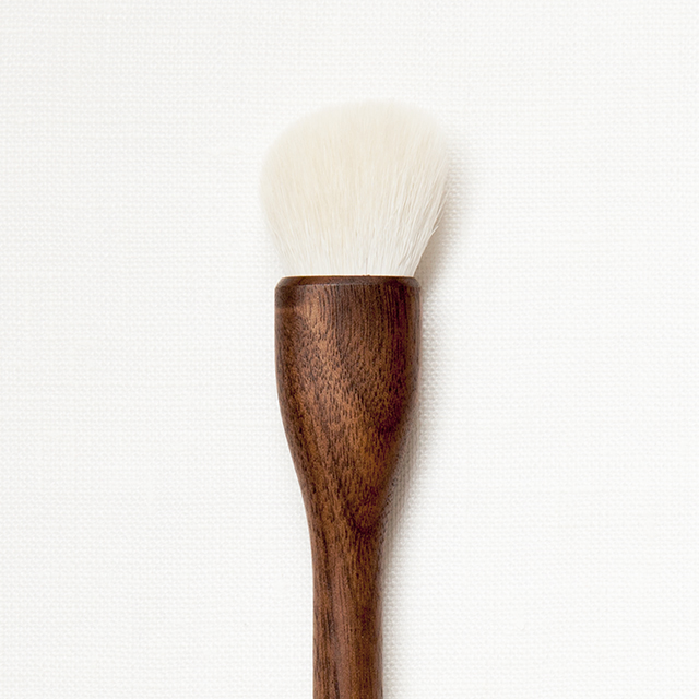 cream foundation brush 04 1